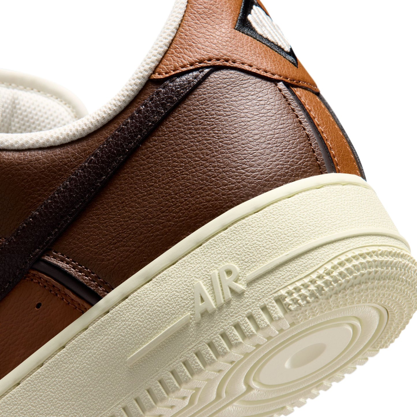 Nike "Air Force 1 '07 LV8 Sport" Mens - Cacao Wow / Velvet Brown