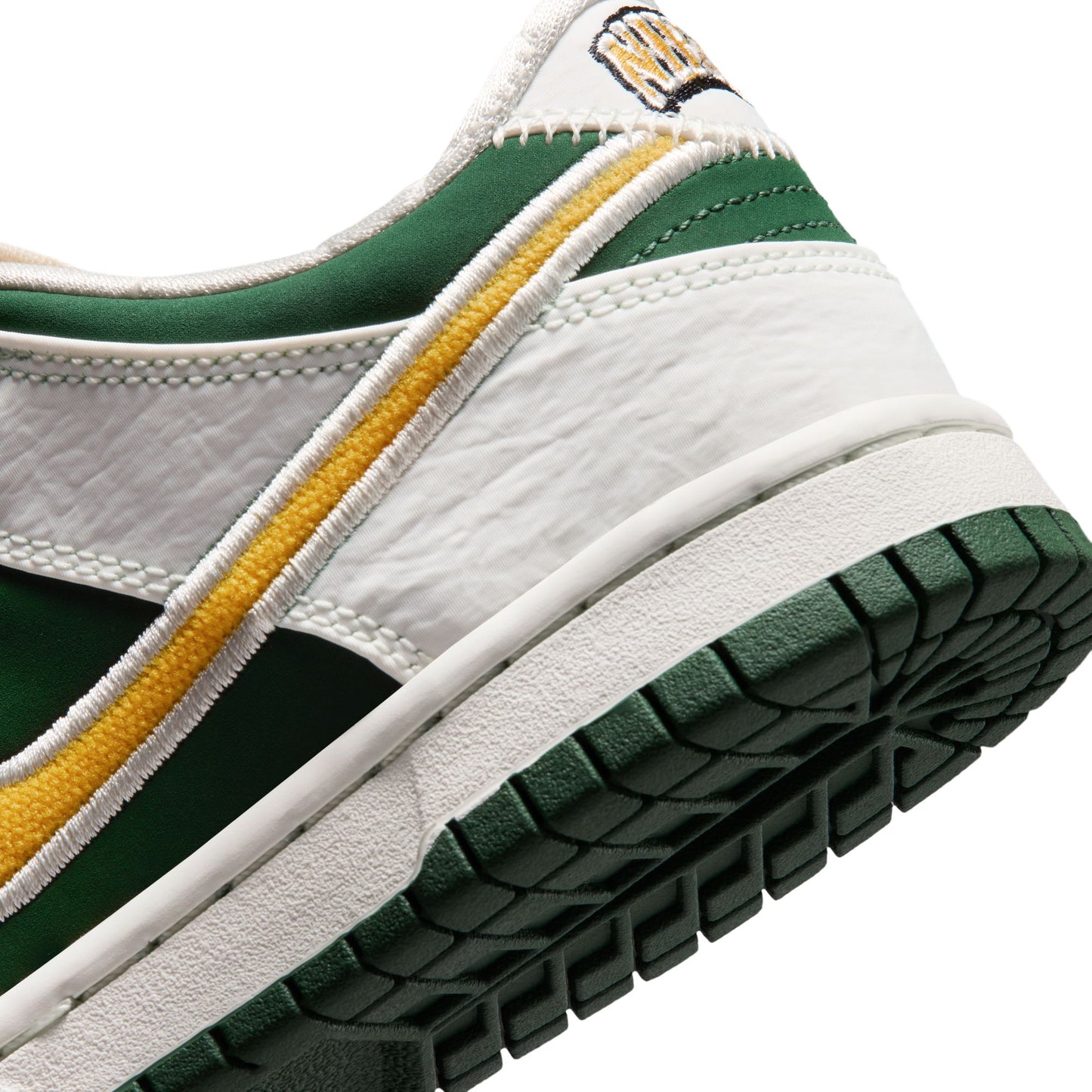 Nike "Dunk Low LV8 STR JKT" Grade School - Sail / University Gold / Fir