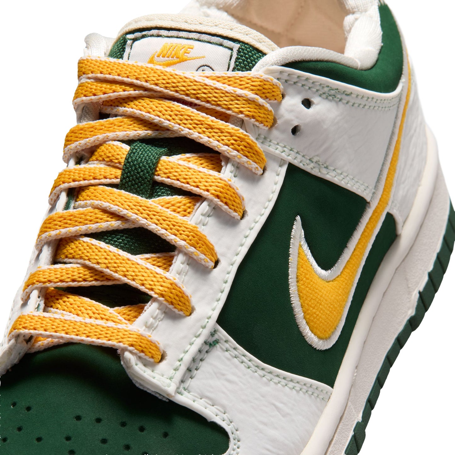 Nike "Dunk Low LV8 STR JKT" Grade School - Sail / University Gold / Fir