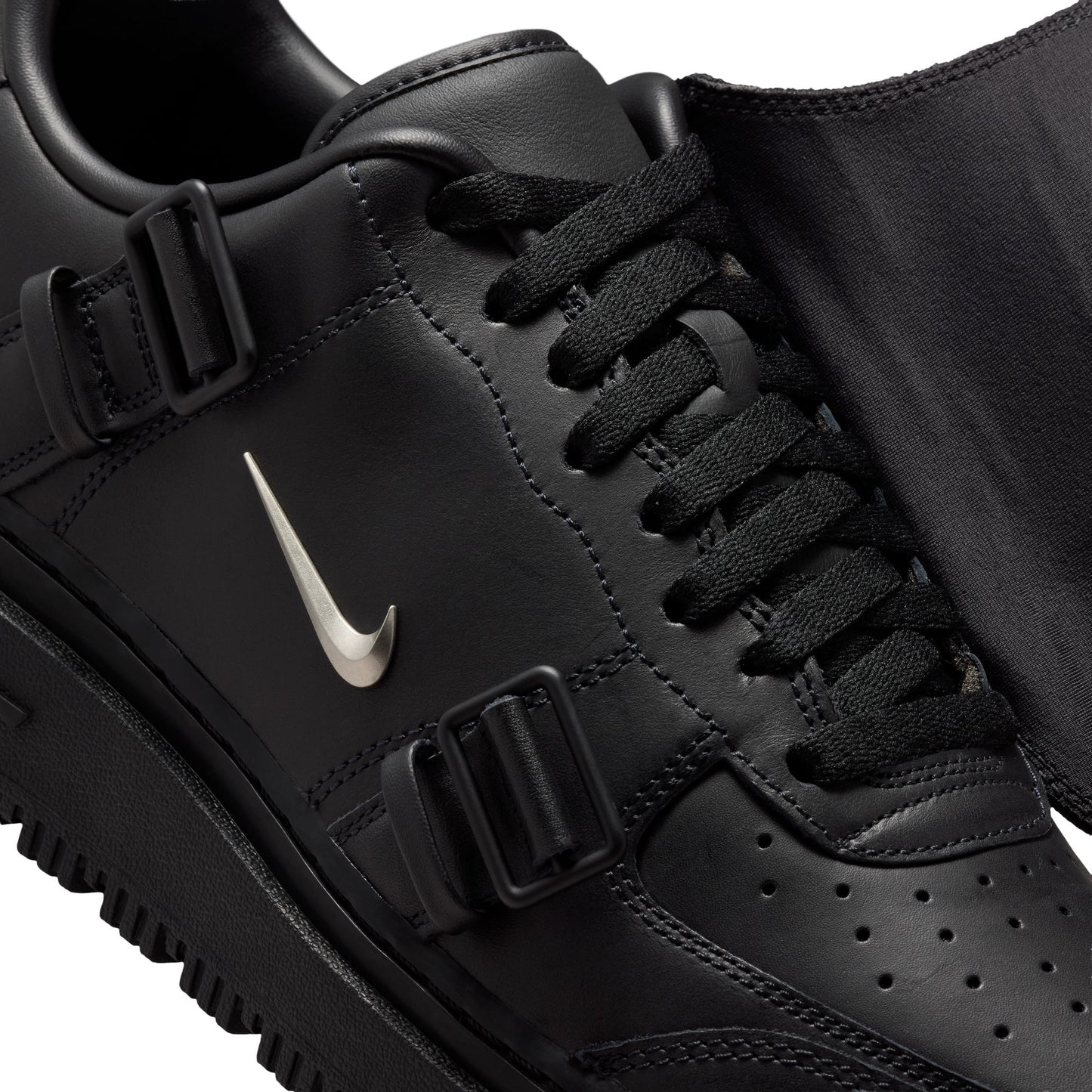 Nike "Air Force 1 LX" Mens - Black / Metallic Silver
