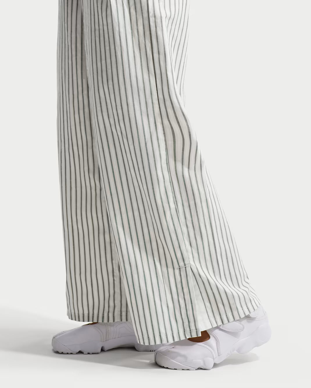 Nike "Chill Poplin Pants"  W - Fir / Light Orewood Brown / Summit White