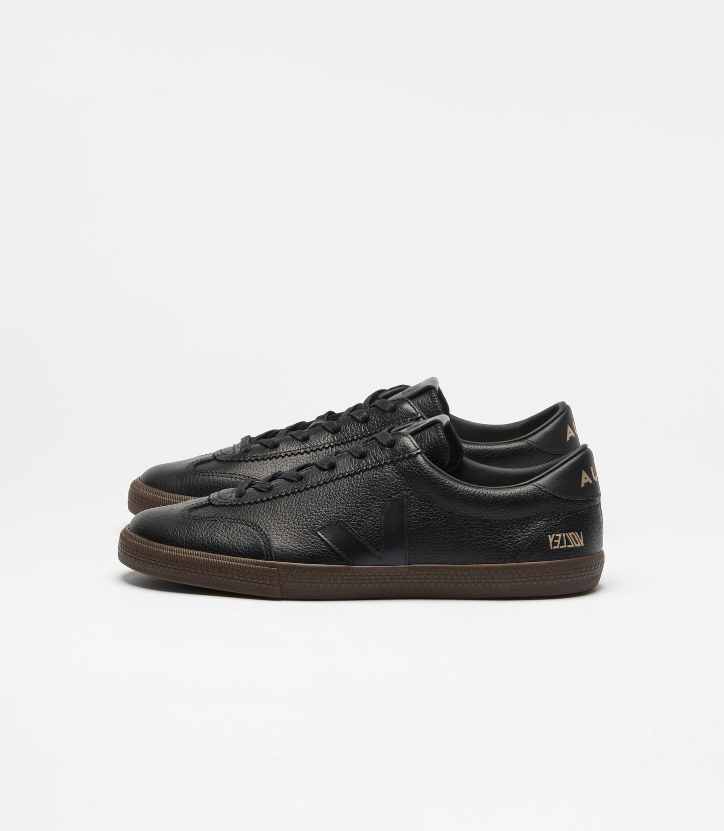 Veja "Volley O.T. Leather" Mens - Black Eagle